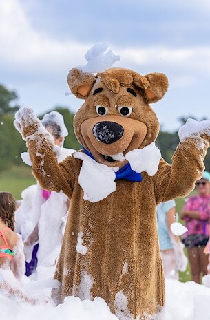 Character Interactions at Jellystone Park™ Wisconsin Dells