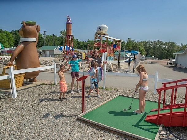 Mini Golf at Jellystone Park™ Woodstock