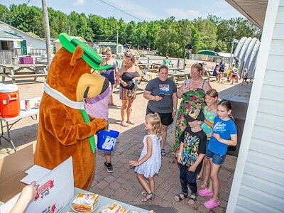 Make BFF’s (Best Friends Forever) at Jellystone Park™ Woodstock