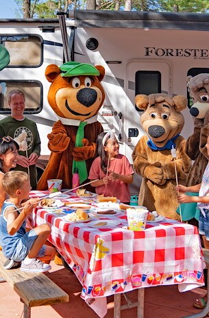 Become BFF’s (Bear Friends Forever) at Jellystone Park™ Woodstock