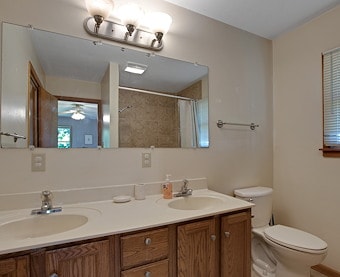 Beautiful Bath House at Jellystone Park Asheboro