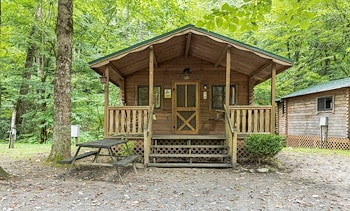 Lodging at Jellystone Park™ Cherokee