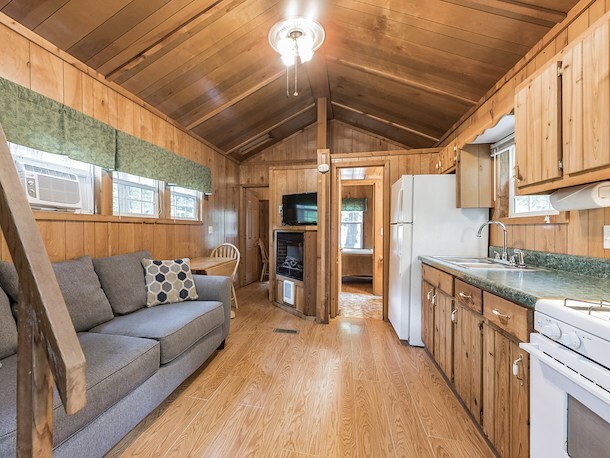 Cherokee Cabins Off-River - 2