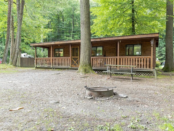 Yogi Bear™ Lodge - 1