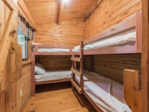 Yogi Bear™ Lodge - 4