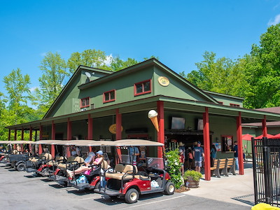 Creekside Café at Jellystone Park™ Golden Valley