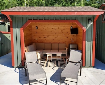 Pool Cabana Rental at Jellystone Park™ Golden Valley