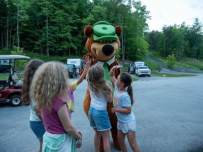 Hugs and high fives at Jellystone Park™ Golden Valley