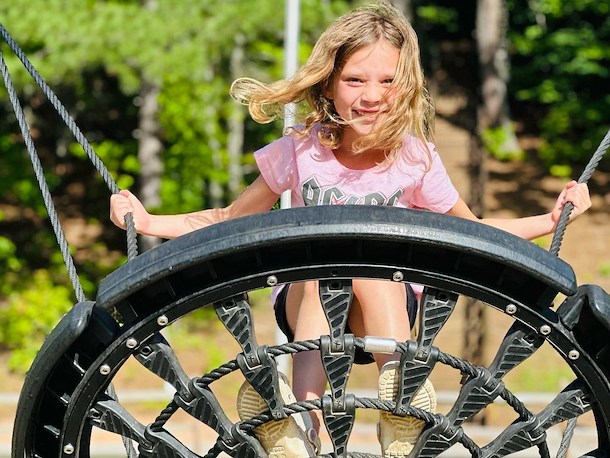 Lakeside Swings at Jellystone Park™ Golden Valley