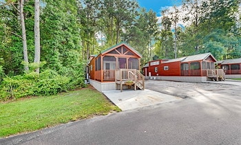 Lodging at Jellystone Park™ Tabor City