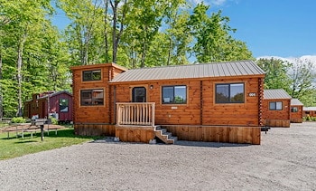 Lodging at Jellystone Park™ Glen Ellis
