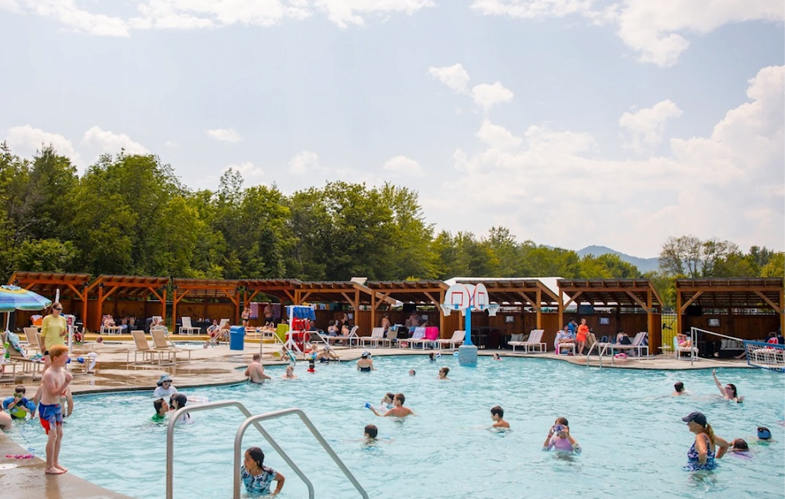 Splash the day away at Jellystone Park™ Glen Ellis