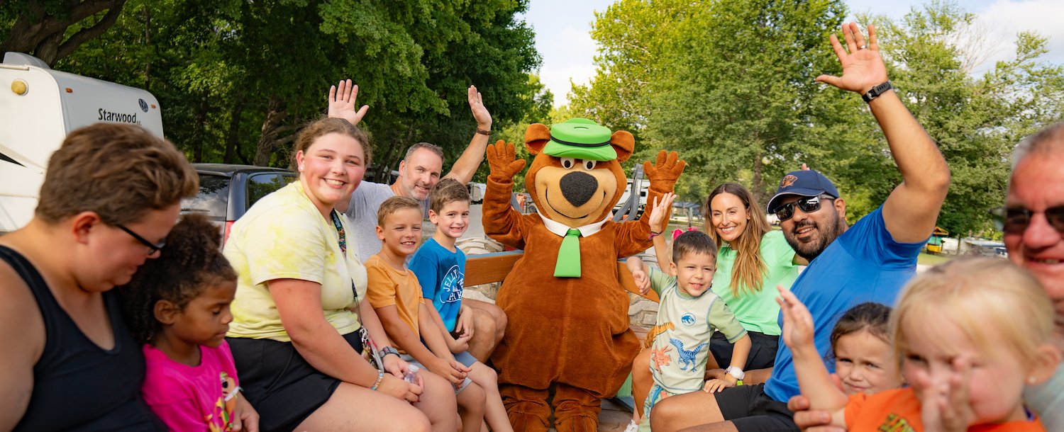 Character Interactions at Jellystone Park™ Lakes Region