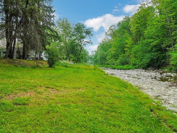 30 Amp Creekview Full Service - 2