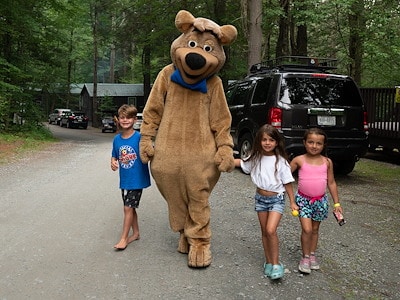Become BFFs (Bear Friends Forever) at Jellystone Park™ Catskills