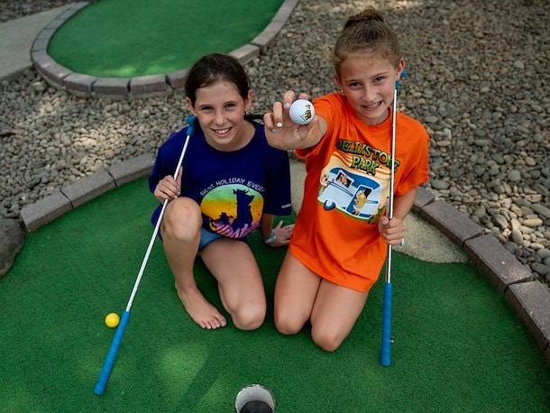 Mini Golf Jellystone Park™ Hudson Valley