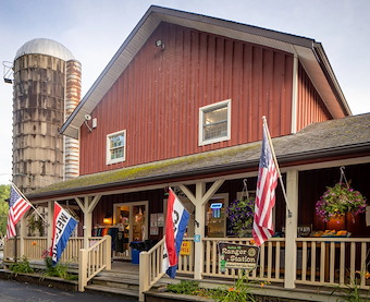 Ranger Station at Jellystone Park™ Hudson Valle