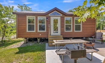 Lodging at Jellystone Park™ Akron Canton