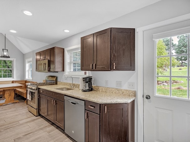 Hemlock Gorge Luxury Manors - 4