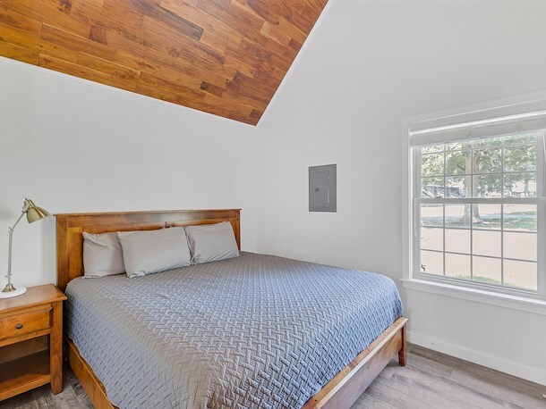 White Cedar Chateau - 4