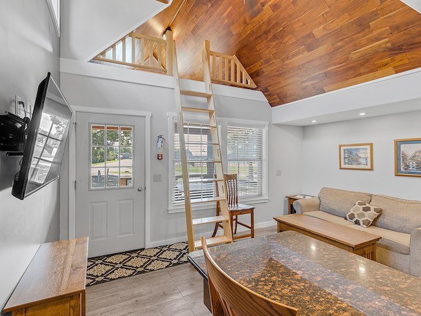White Cedar Chateau - 3
