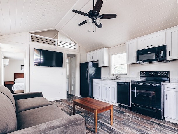 Yogi Bear Cottage at Jellystone Park™ Cincinnati - 3