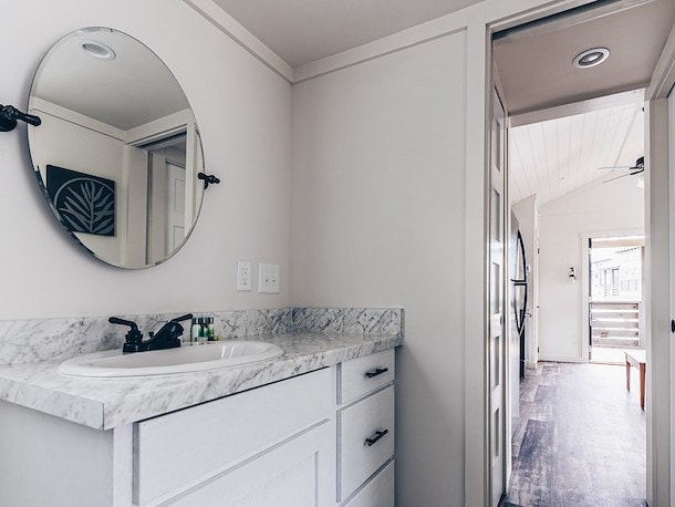 Yogi Bear Cottage at Jellystone Park™ Cincinnati - 6