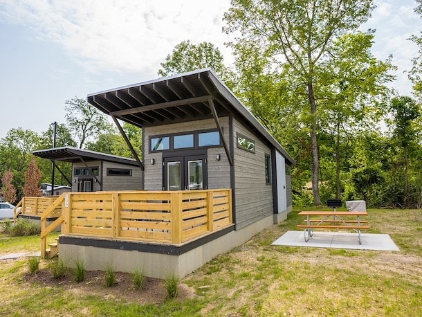 Ranger Smith Cottage at Jellystone Park™ Cincinnati - 1