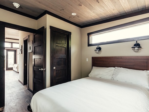 Ranger Smith Cottage at Jellystone Park™ Cincinnati - 5