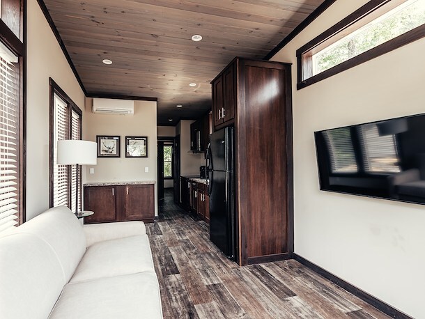 Ranger Smith Cottage at Jellystone Park™ Cincinnati - 6