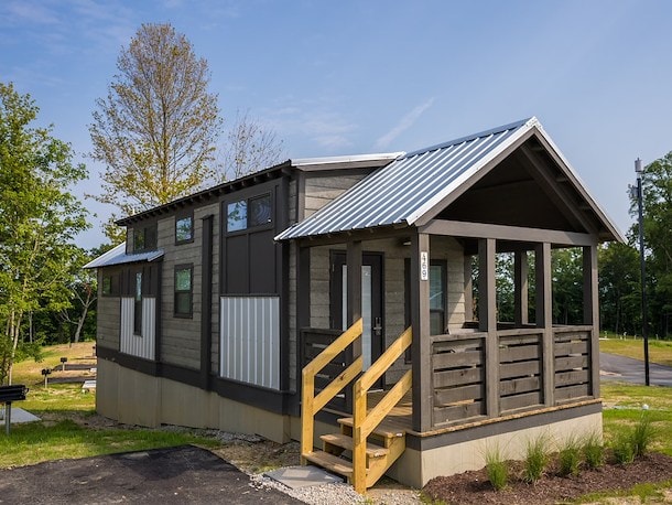 Boo Boo Cottage at Jellystone Park™ Cincinnati - 1