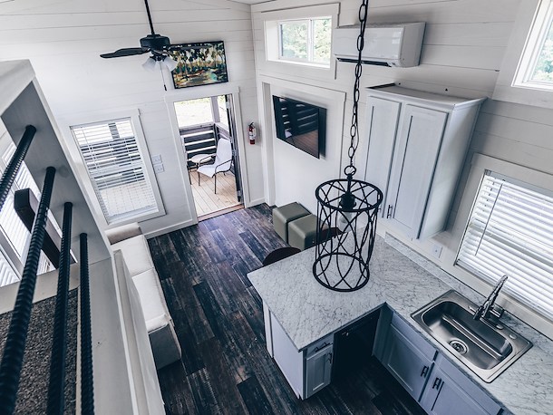 Boo Boo Cottage at Jellystone Park™ Cincinnati - 3