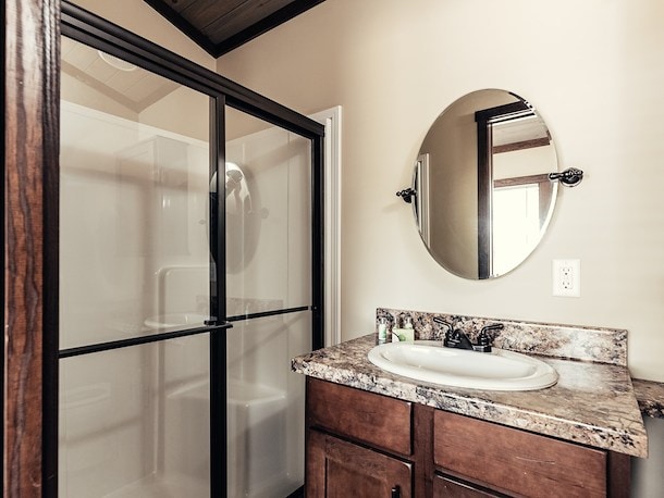 Yakky Doodle Cottage at Jellystone Park™ Cincinnati - 4