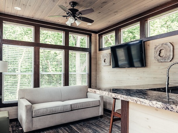 Cindy Bear Cottage at Jellystone Park™ Cincinnati - 3