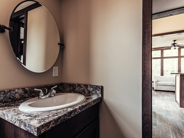 Cindy Bear Cottage at Jellystone Park™ Cincinnati - 5