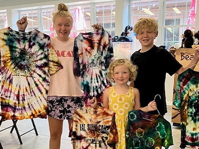 Tie Dye at Jellystone Park™ Clay's Resort