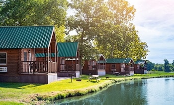 Lodging at Jellystone Park™ Clay's Resort