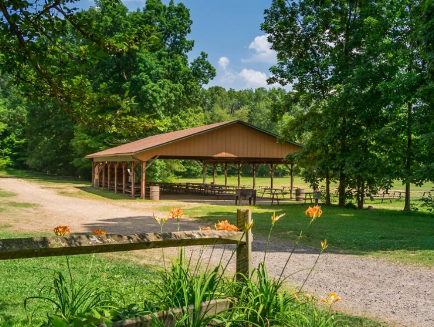 Peddlers Pavilion at Jellystone Park™ Clay's Resort