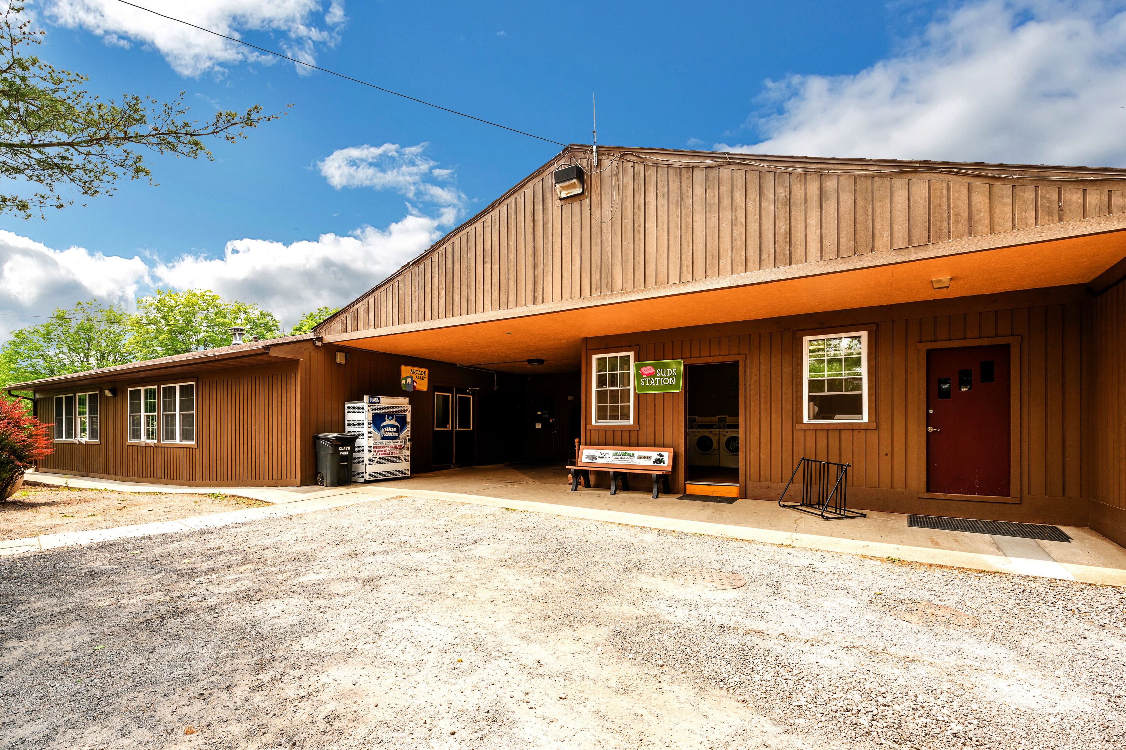 Restrooms & Bathhouse at Jellystone Park™ Clay's Resort