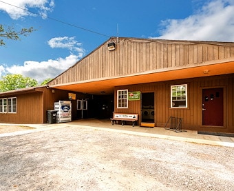 Restrooms & Bathhouse at Jellystone Park™ Clay's Resort