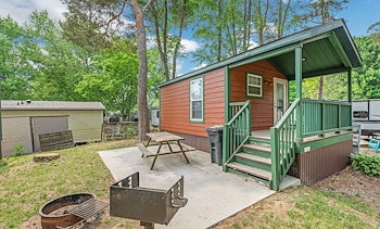 Lodging at Jellystone Park™ Clay's Resort