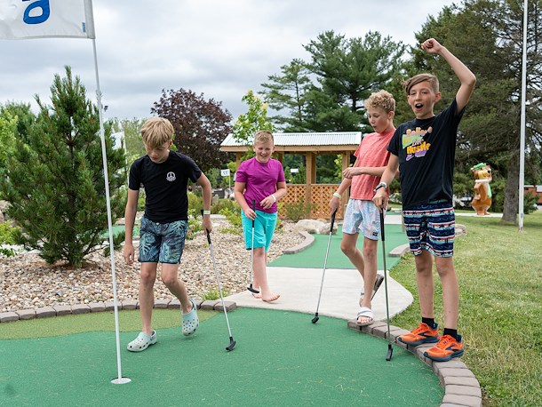 Mini Golf at Jellystone Park™ Clay's Resort