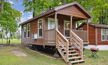 Lodging at Jellystone Park™ Cleveland Sandusky