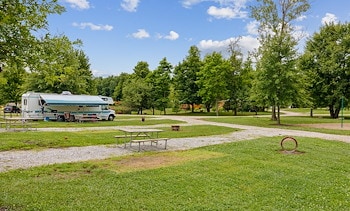 RV Sites at Jellystone Park™ Cleveland Sandusky