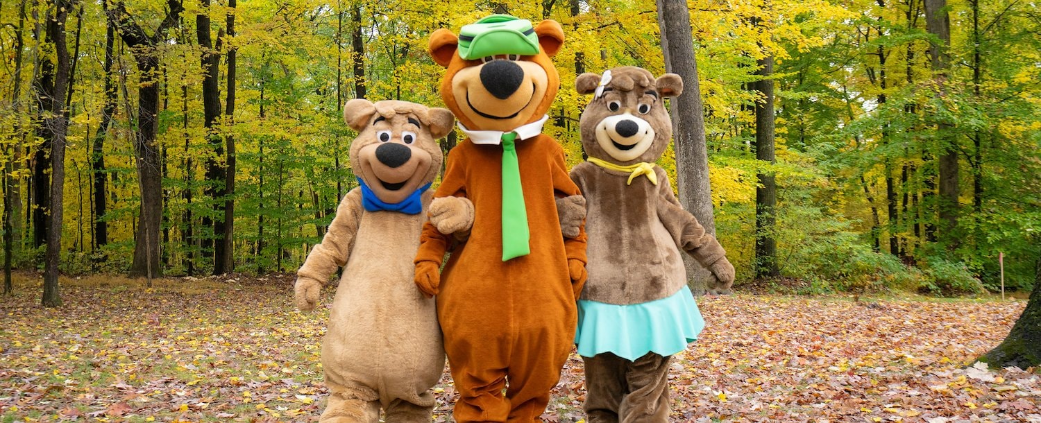 Character Interactions of Jellystone Park™ Hocking Hills