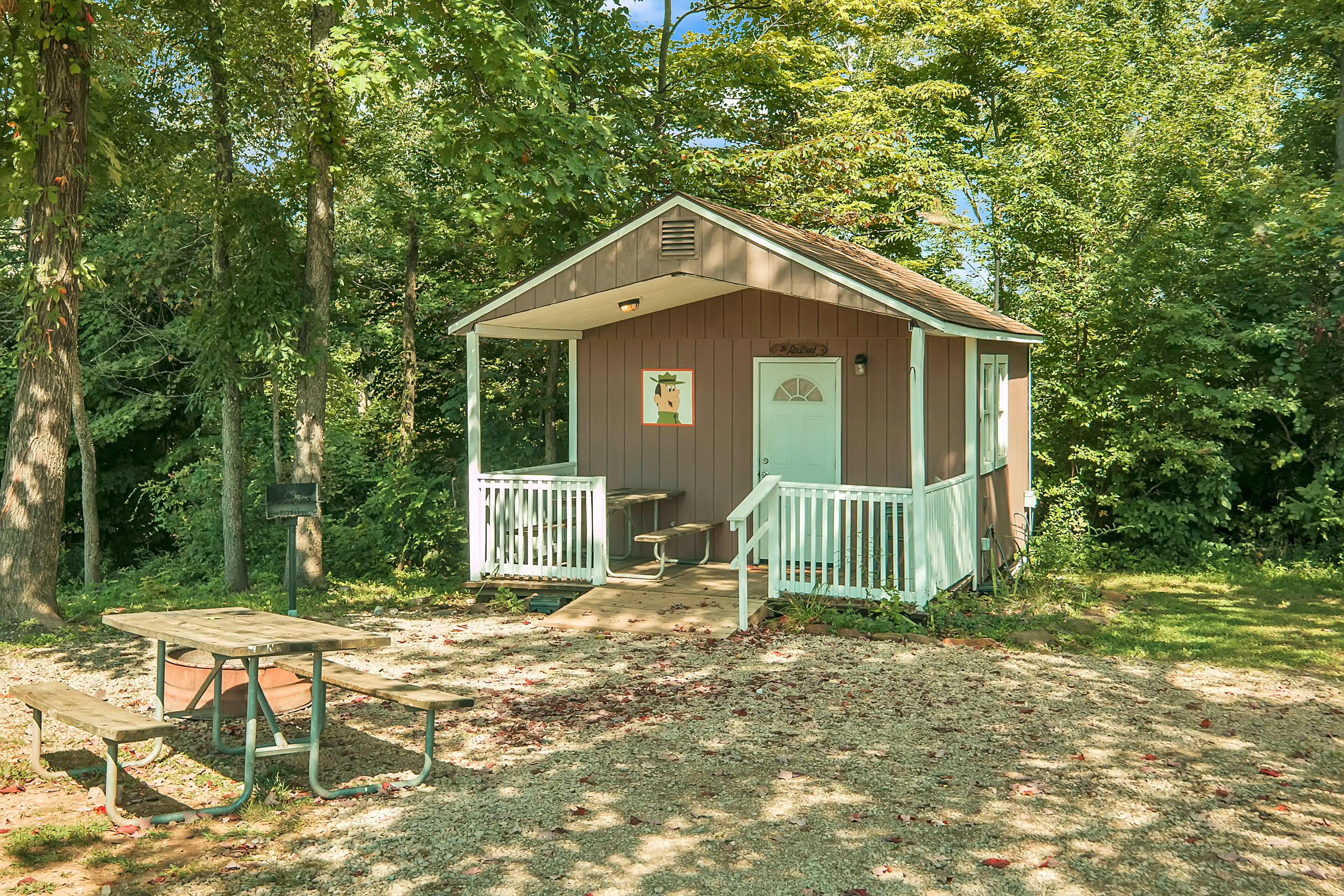 Lodging at Jellystone Park™ Hocking Hills