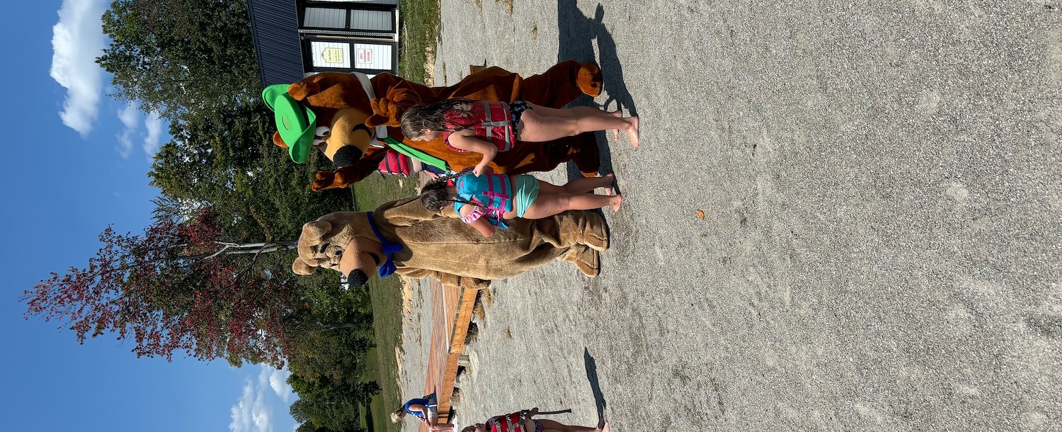 Character Interactions of Jellystone Park™ Hocking Hills