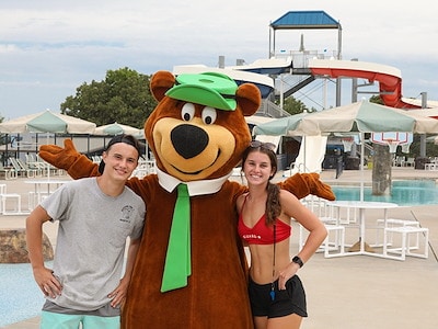 Become BFFs at Jellystone Park™ Keystone Lake