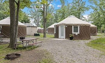 Lodging at Jellystone Park™ Niagara Falls