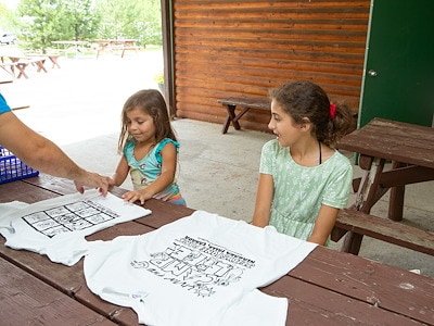 Create Tie-Dye Masterpieces of Jellystone Park™ Niagara Falls